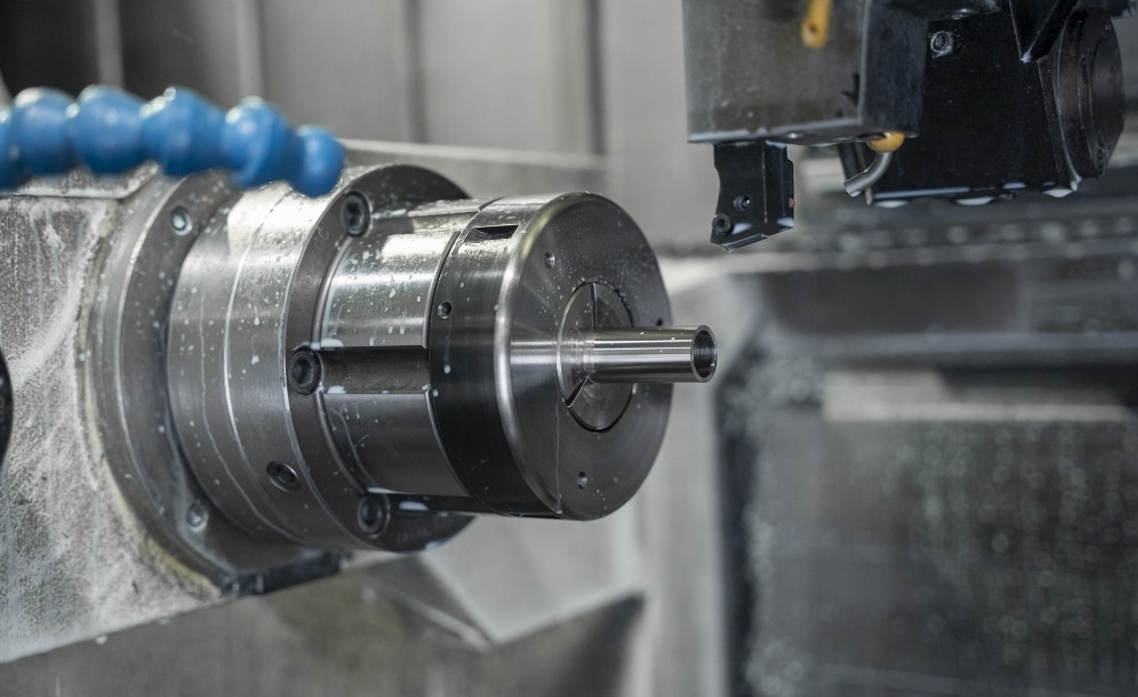 NC旋盤加工機の機内 inside the NC lathe machining area_02