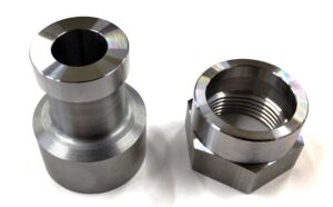 旋盤加工で製造した、スリーブ（SLEEVE）、ナット（NUT）、ヨシダセイコー